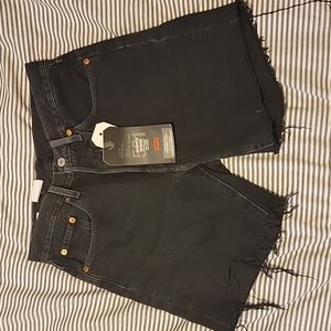 Levis 501 mid thigh shorts